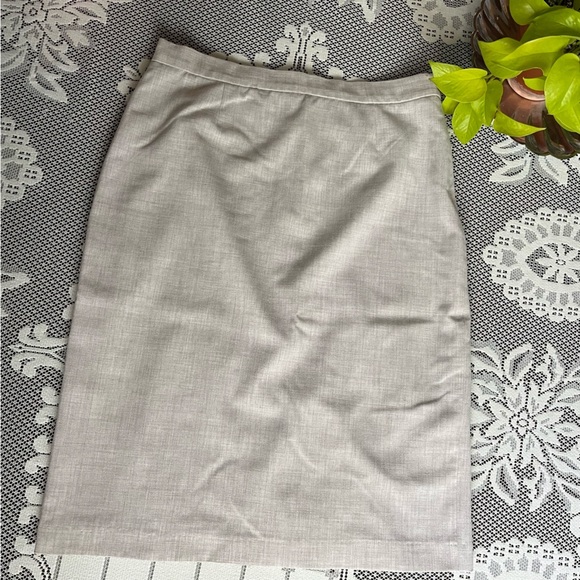 Issac Mizrahi beige midi pencil skirt with back slit - Picture 1 of 7